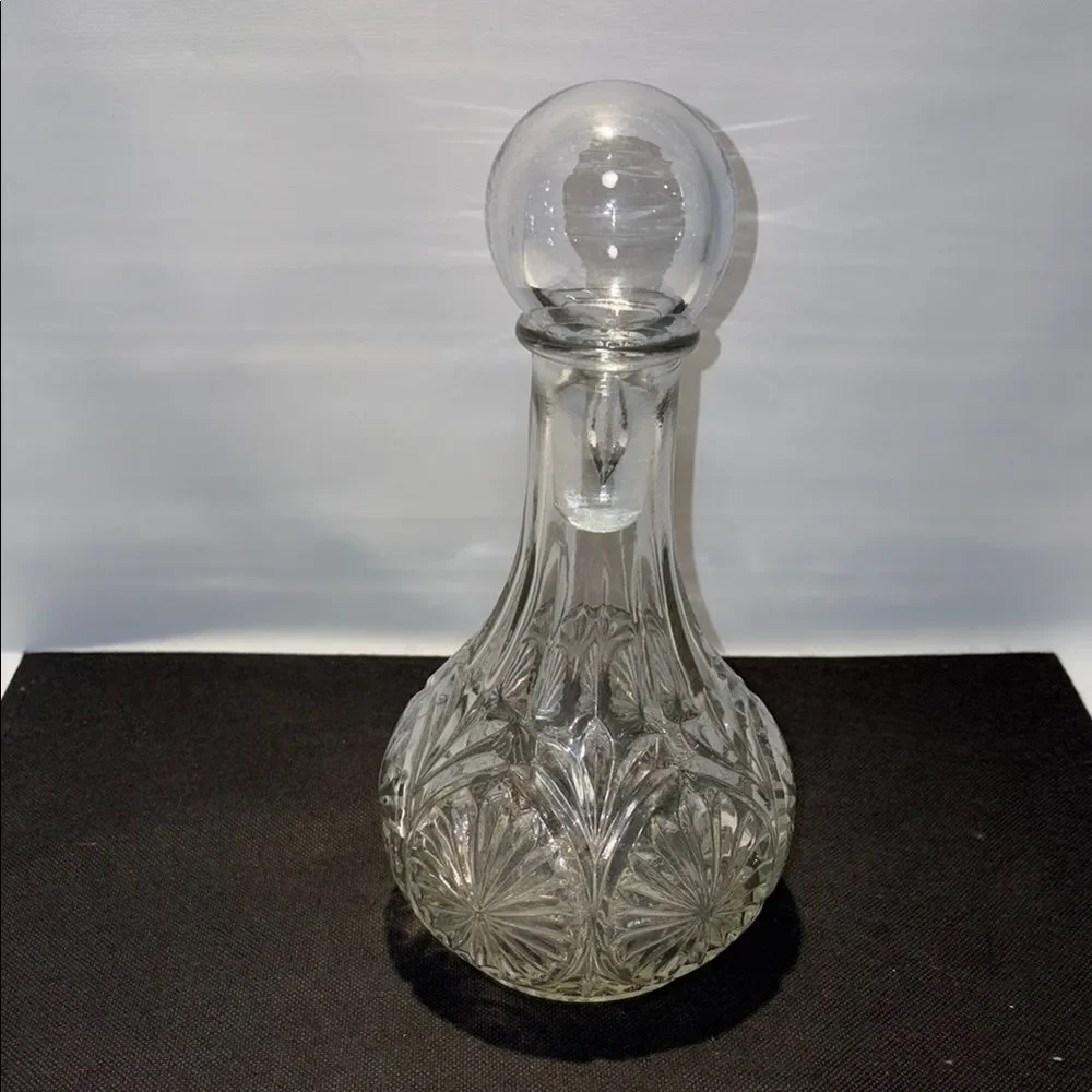 Elegant Clear Glass Decanter